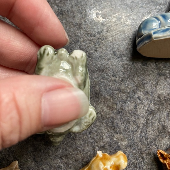 15 Wade whimsies red rose tea figurines. - Picture 3 of 4